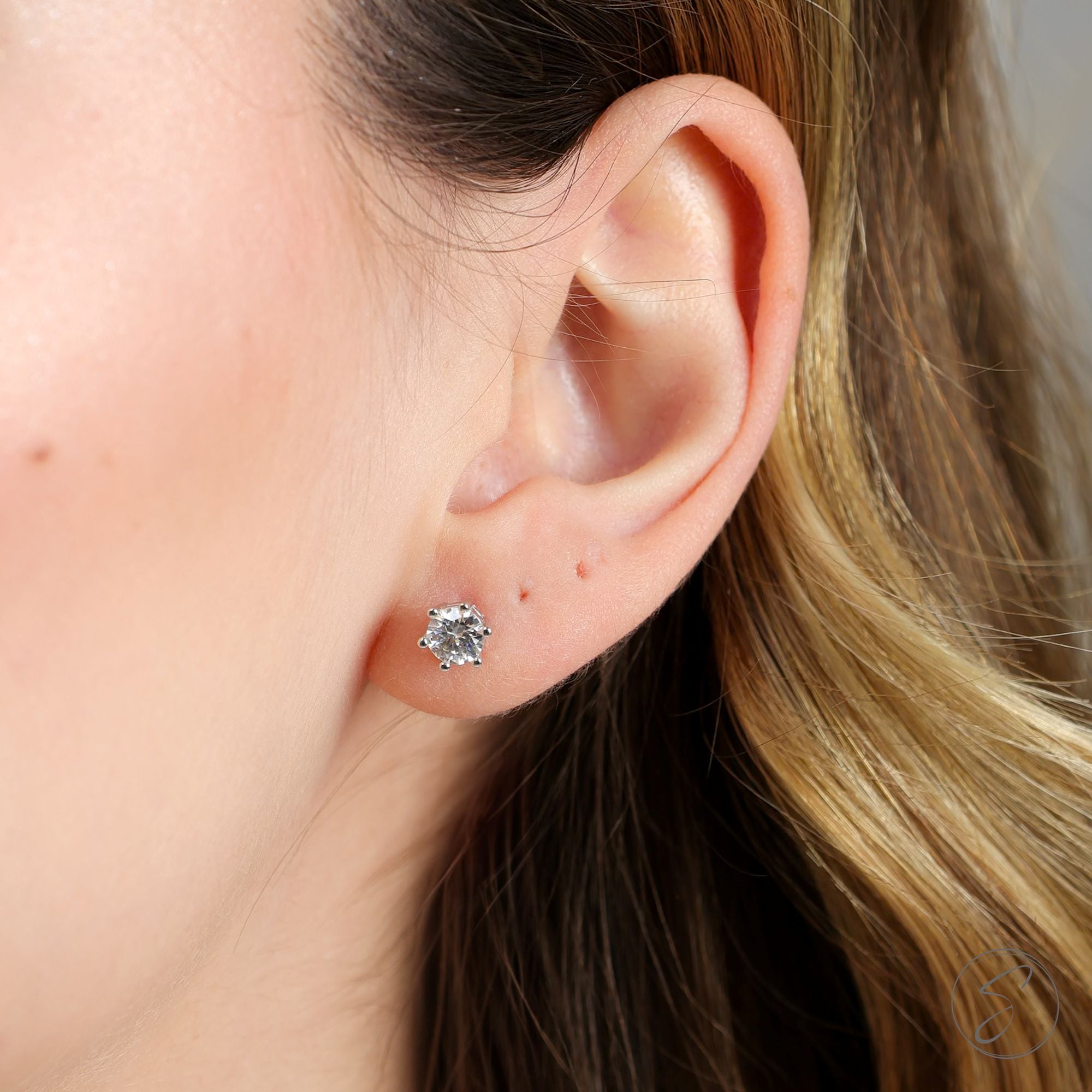 Brinco Moissanite Ponto de Luz